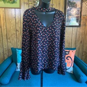 Sanctuary V-Neck Cutout Floral
Blouse